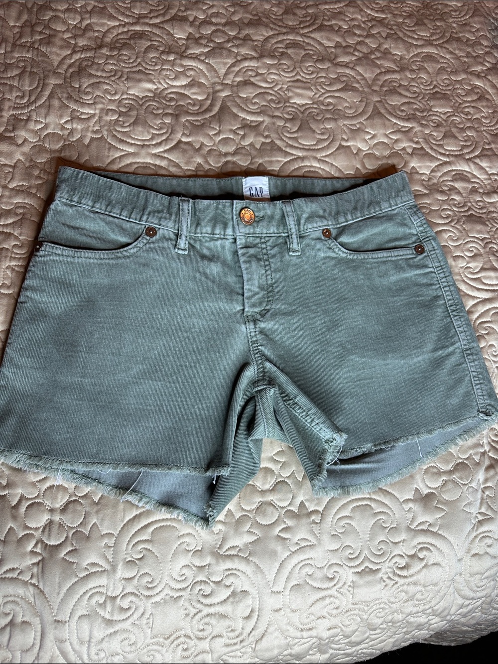 GAP Women's Sage Green Frayed Hem velvet Denim Shorts 4